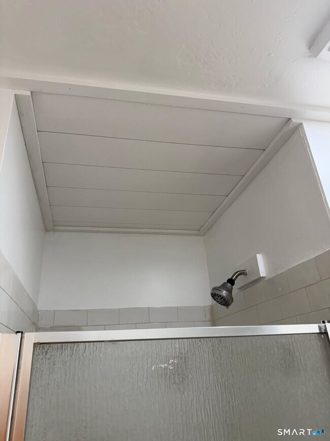 9 Beach Ave in Plymouth, CT - Building Photo - Building Photo