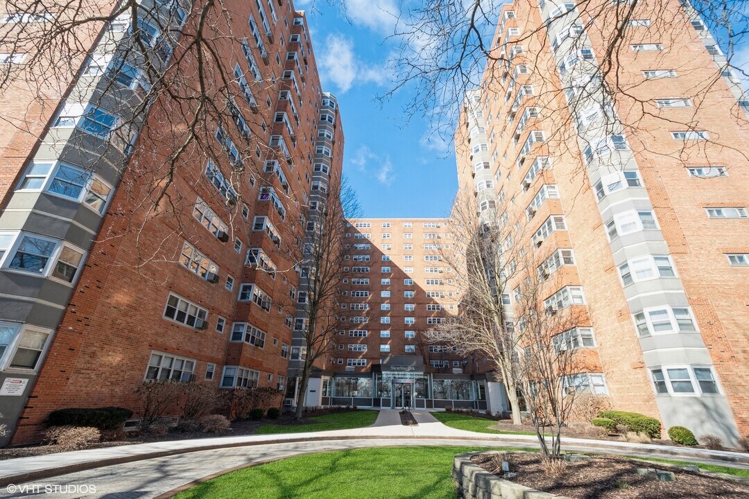 4950 N Marine Dr in Chicago, IL - Building Photo
