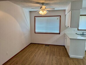 3414 SE Cora Dr in Portland, OR - Building Photo - Building Photo