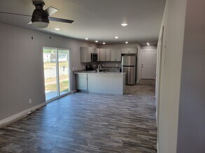 523 N Tom St in Webb City, MO - Building Photo - Building Photo