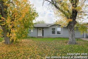 6286 Cedar Valley Dr in San Antonio, TX - Building Photo