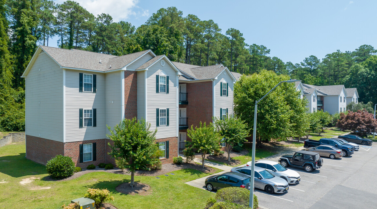 Lakeshore Grande in Fayetteville, NC - Building Photo