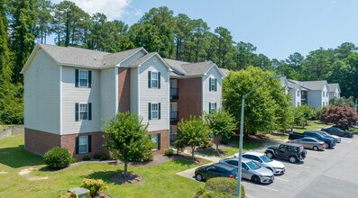 Lakeshore Grande in Fayetteville, NC - Building Photo - Building Photo