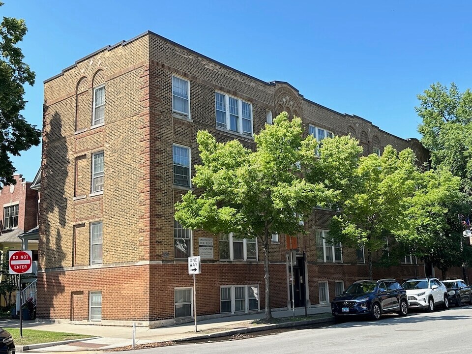 2311 W Wilson Ave in Chicago, IL - Building Photo