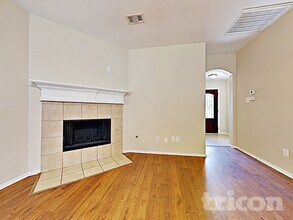 6814 Kotlan Ct in Magnolia, TX - Foto de edificio - Building Photo