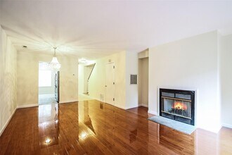 52 Offshore Dr in Mohegan Lake, NY - Building Photo - Building Photo