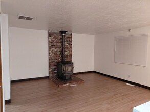 1399 Parkway Dr NW in Salem, OR - Building Photo - Building Photo