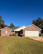 103 Sioux St in Enterprise, AL - Building Photo