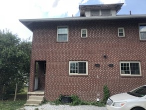 1110 Hickory Rd in Charleston, WV - Building Photo - Building Photo