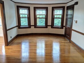 66 Brock St, Unit 3 in Boston, MA - Foto de edificio - Building Photo