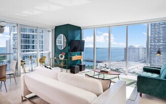 485 Brickell Ave in Miami, FL - Building Photo