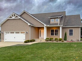 14 Edgewater Ct in Wakeman, OH - Building Photo
