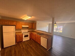 100-132 Williams Rd in Guntersville, AL - Foto de edificio - Building Photo