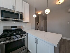 3943 N Janssen Ave, Unit 2 in Chicago, IL - Foto de edificio - Building Photo