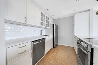 2881 NE 33rd Ct in Fort Lauderdale, FL - Building Photo - Building Photo