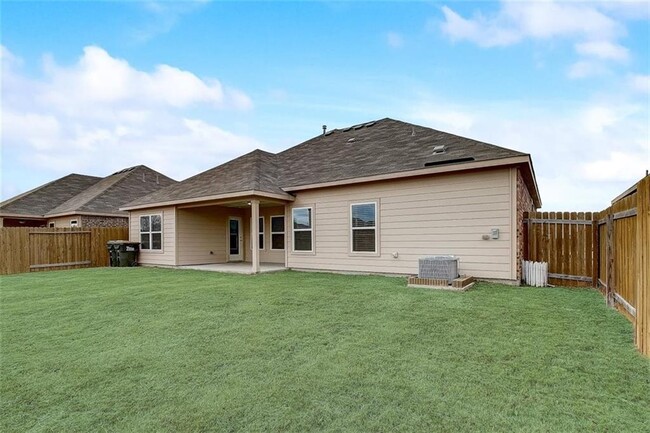 1531 Twin Estates Dr in Kyle, TX - Building Photo - Building Photo