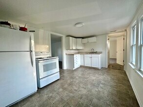 950 Center St, Unit 3 in Lake Geneva, WI - Building Photo - Building Photo