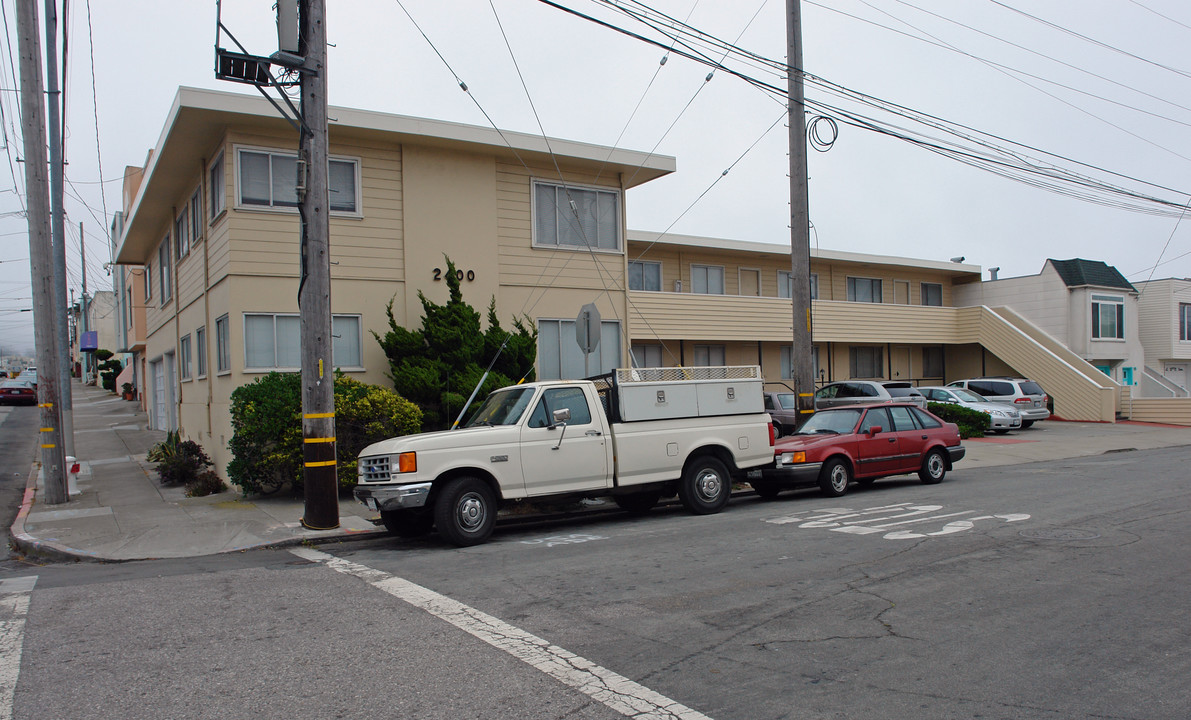 2400 39th Ave in San Francisco, CA - Building Photo