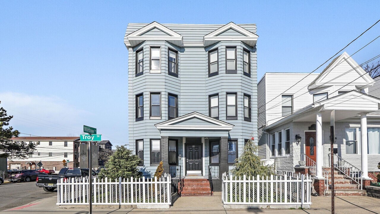 38 TROY St in Jersey City, NJ - Building Photo