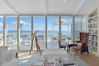 22024 Pacific Coast Hwy in Malibu, CA - Building Photo - Building Photo