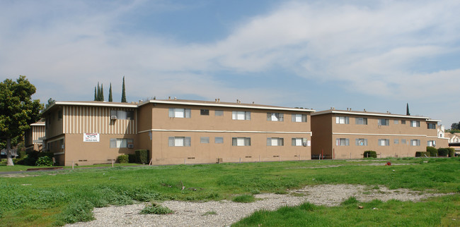 Berkeley in Pomona, CA - Foto de edificio - Building Photo