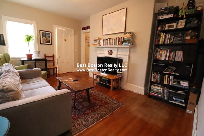 63 Dana St, Unit 8 in Cambridge, MA - Foto de edificio - Building Photo