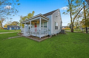 4602 Ward St in Houston, TX - Building Photo