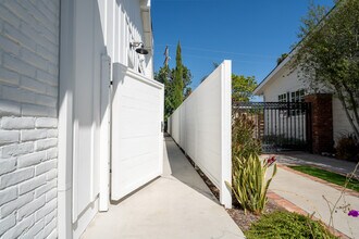 412 Esther St, Unit B in Costa Mesa, CA - Building Photo - Building Photo