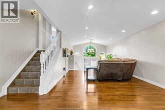 4274 Canberra Ave in Windsor, ON - Building Photo - Building Photo