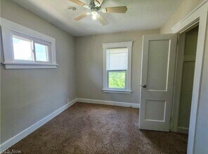 4025 E 144th St, Unit 2nd fl/lower in Cleveland, OH - Foto de edificio - Building Photo