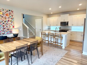 3215 NE Boulder Crk Dr in Bend, OR - Foto de edificio - Building Photo