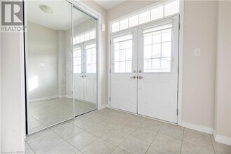 15 Munro Cir in Brantford, ON - Building Photo - Building Photo