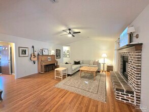 5949 Rolling Greens Dr in Milton, FL - Building Photo - Building Photo