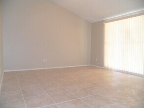 9402 Lonsdale Ct in Tampa, FL - Foto de edificio - Building Photo