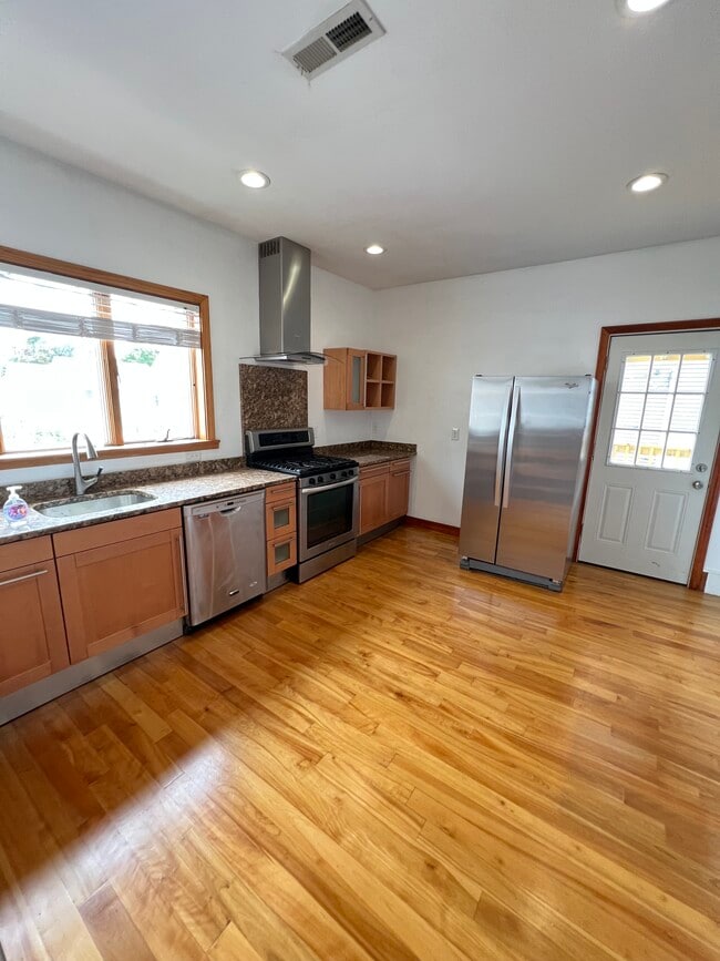42 Pinkham Rd, Unit 42 in Medford, MA - Building Photo - Building Photo