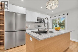 22 Ash St in Kitchener, ON - Building Photo