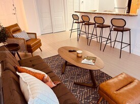 120 Douglas Rd in Coral Gables, FL - Building Photo