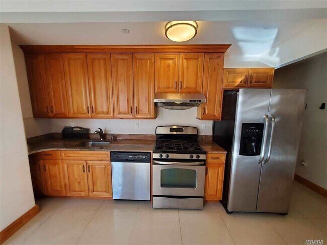 35-61 84th St-Unit -401 in Queens, NY - Building Photo - Building Photo