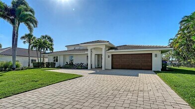 690 Old Compass Rd in Longboat Key, FL - Building Photo - Building Photo
