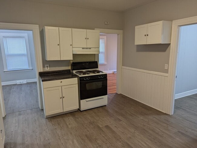 105 Rhodes St in New Britain, CT - Building Photo - Building Photo