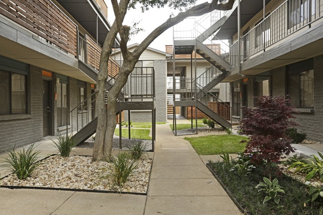 Everton at Bellmar in Dallas, TX - Building Photo - Building Photo