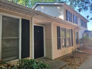 1230 Oakplace Dr SW in Marietta, GA - Building Photo - Building Photo