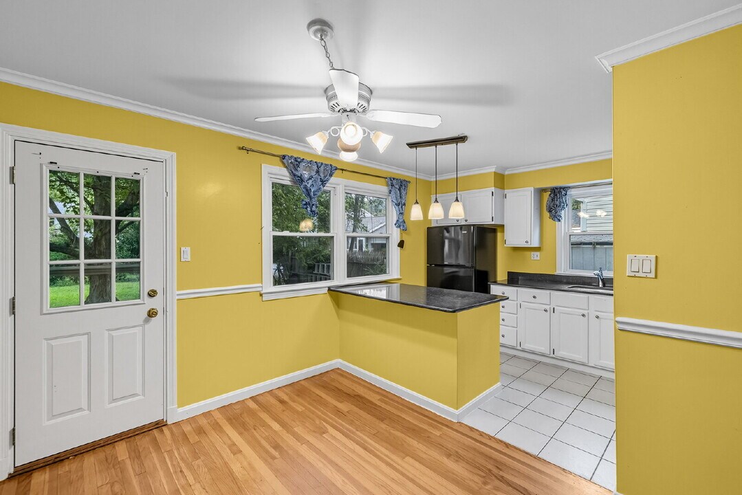 720 Woodburn Rd in Rockville, MD - Foto de edificio