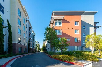 1101 S Main St, Unit 330 in Milpitas, CA - Foto de edificio - Building Photo