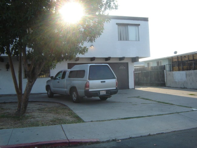 3854 46th St, Unit apt 5, Unit apt 5