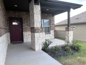 305 Concho River Dr in Hutto, TX - Building Photo - Building Photo