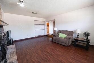 515 N Walnut Creek Dr in Mansfield, TX - Building Photo - Building Photo