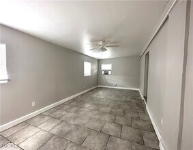 3156 Market St in Ft. Myers, FL - Building Photo - Building Photo