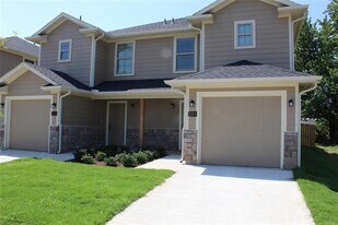 208 W Lake Ave in Sherman, TX - Building Photo