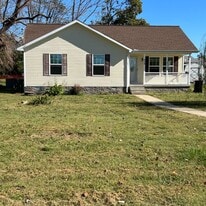 218 Magnolia St in Pembroke, KY - Building Photo